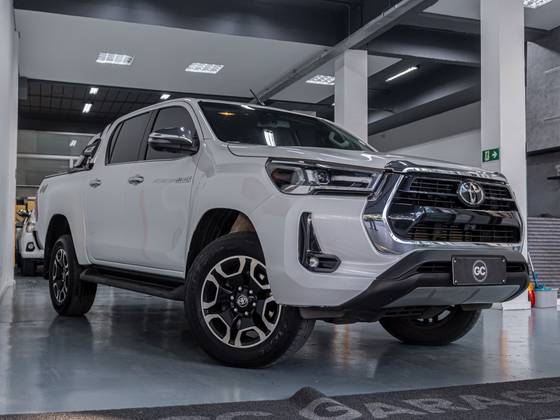 TOYOTA HILUX 2.8 D-4D TURBO DIESEL CD SRX 4X4 AUTOMÁTICO TOYOTA HILUX 2.8 D-4D TURBO DIESEL CD SRX 4X4 AUTOMÁTICO